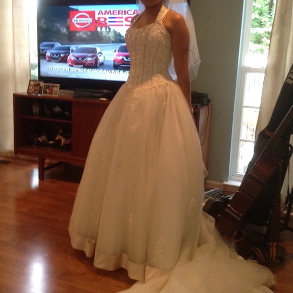 David's Bridal Dresses & Skirts - David’s bridal halter wedding dress size 4